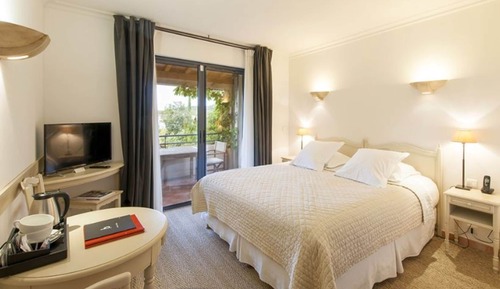 Comfort Double Room, Bathtub
