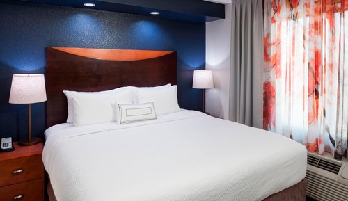 Suite, 1 King Bed with Sofa bed, Non Smoking