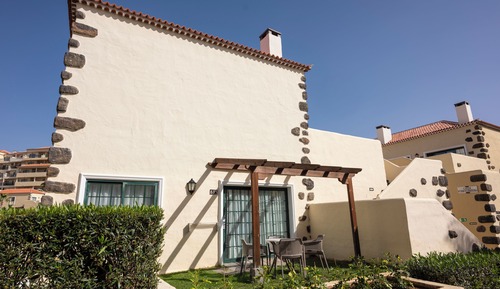 Bungalow (2 adults and 1 child)