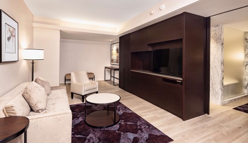 Suite, 1 Bedroom (Plus, 1 King Bed, Floors 16-20)