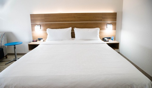 Standard Room, 1 King Bed