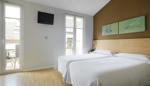 Double Room 1 night deposit charged upon reservation, returned if cancellation 5 days prior to arriv