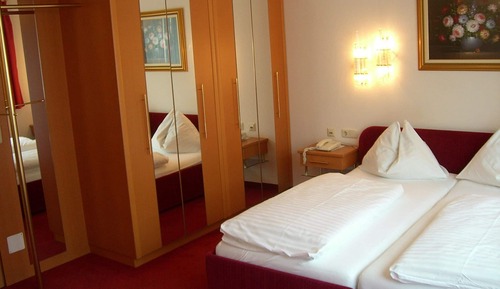 Triple Room, Annex Building