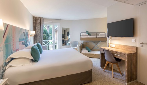 Family Room, 1 King Bed, Non Smoking (Bunk beds)