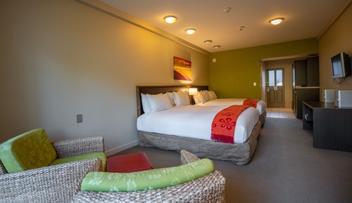 Standard Twin Room 1 King & 1 Queen
