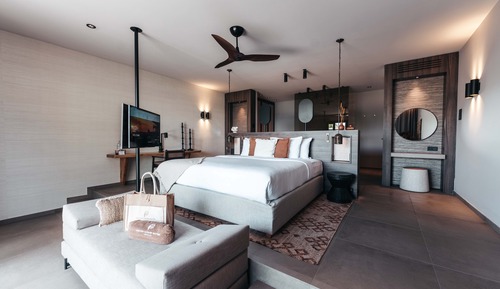 Suite, 1 King Bed, Beachfront
