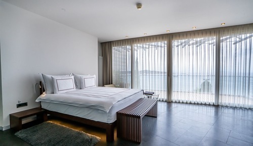 Suite, Sea View