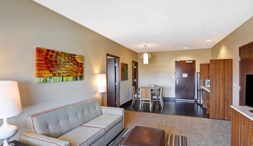 Suite, 1 King Bed, Accessible (3x3 Transfer Shower)