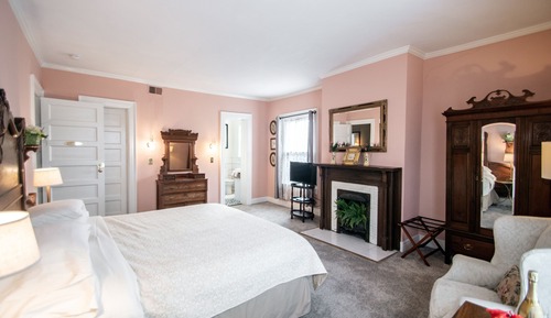 ROSE ROOM