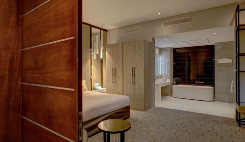 Suite, Pool View