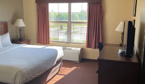 Suite, 1 King Bed, Accessible, Non Smoking (Efficiency,Mobility,tub w grab bars)