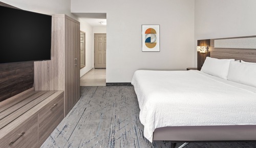 Room, 1 King Bed, Mobility Accessible (Accessible Tub)