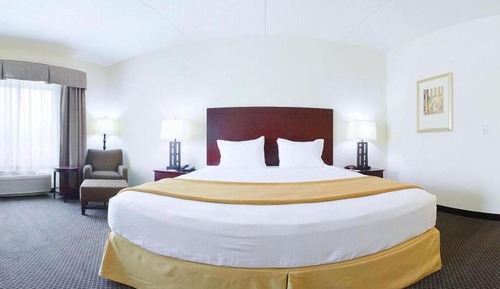 Suite, 1 King Bed with Sofa bed, Mobility Accessible (Communications, Access Tub)