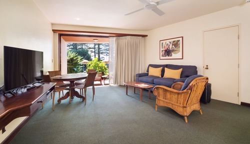 Classic Poolside Suite