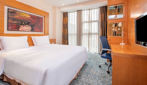 Standard Room, 1 King Bed (Extra Floor Space)