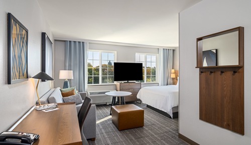 Studio Suite, 1 Queen Bed, Kitchen, River View