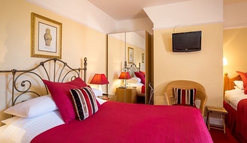 Suite, Ensuite (2Adults 1 Child Room 3)