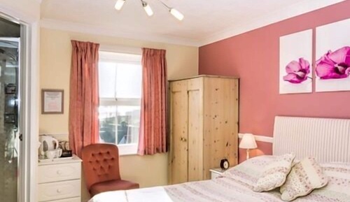 Double Room, Ensuite, Partial Sea View