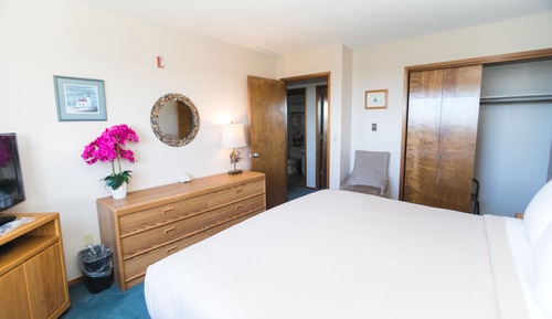 Suite, Two Bedroom, 3rd Floor, Ocean View (No Pets)