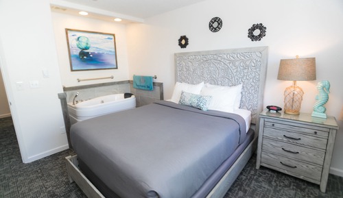 Suite, 1 Bedroom, Jetted Tub, Golf View (No Pets)