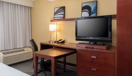 Room, 1 King Bed with Sofa bed (Mobility/Hearing Access, Roll-in Shwr)