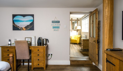 Suite, Ensuite (Garden-Bloomer)