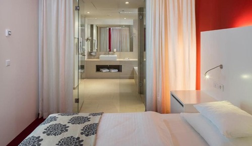 Senior Suite, 1 Queen Bed