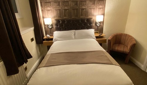 Classic Double Room, Ensuite, Courtyard View (Small Double Room)