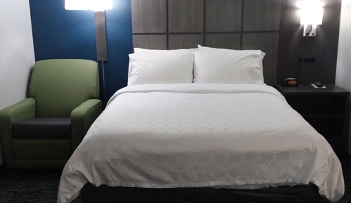 Suite, 1 Queen Bed, Accessible Bathtub (Communications, Mobility)