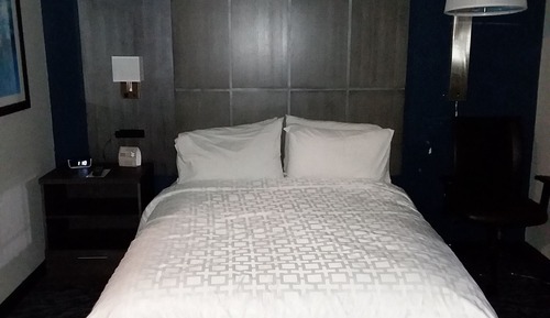 Studio Suite, 1 Queen Bed, Accessible Bathtub (Communications, Mobility)