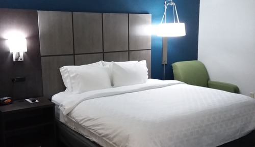 Studio Suite, 1 King Bed, Kitchen
