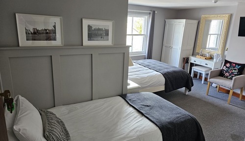 Family Room, Multiple Beds