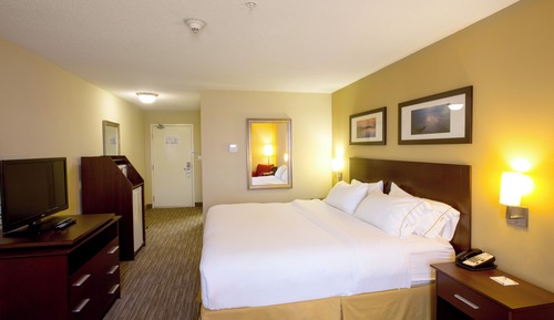Standard Room, 1 King Bed, Mobility Accessible (Mobility, Roll-In Shower)