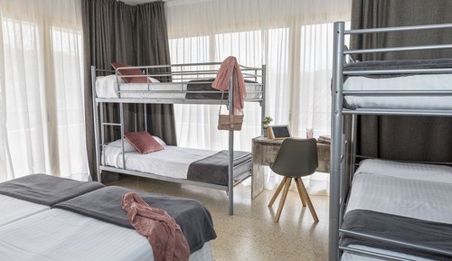 Room (For 5 people)