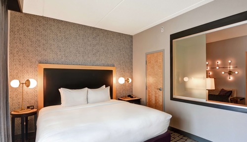 Room, 1 King Bed, Accessible (Roll-In Shower)