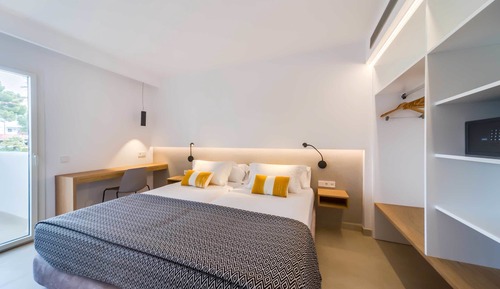 Superior Apartment, 1 Bedroom, Sea View (Select, 3 Adults + 1 Child)
