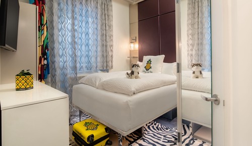 Room, 1 Queen Bed (Starlet)