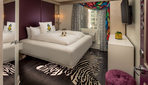 Room, 1 King Bed (Celebrity)