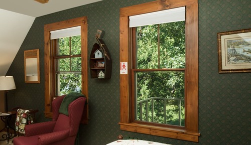 Room (Sunset Lake)