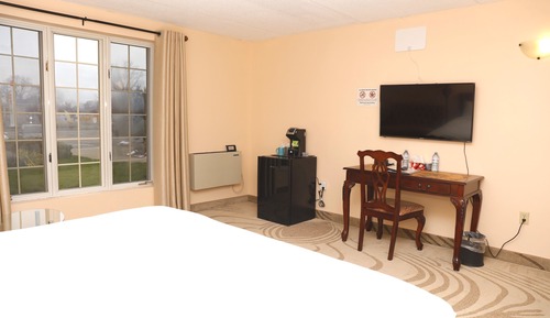 Classic Room, 1 King Bed, Non Smoking