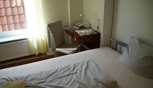 Single Room, Private Bathroom