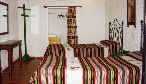 House, 2 Bedrooms (Cave, 4 pax)
