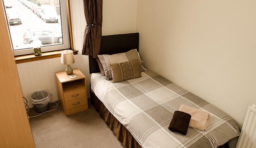 Single Room, Shared Bathroom (en suite toilet)