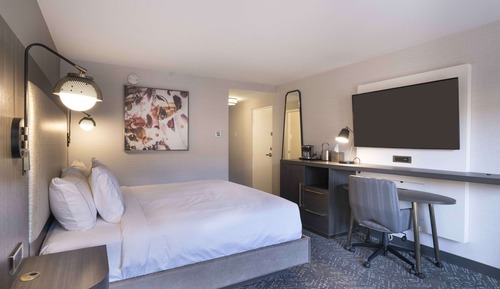 Room, 1 King Bed, Accessible (Mobility, Roll-In Shower)