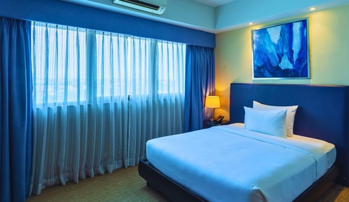 Deluxe Queen Room