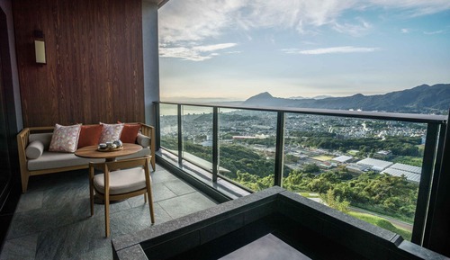 Classic Room, 1 King Bed, Club Lounge Access (Private Onsen)