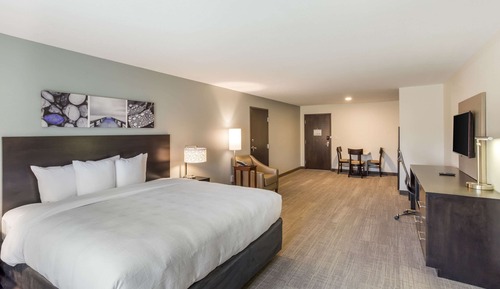 Suite, 1 King Bed, Accessible, Non Smoking