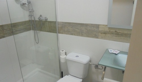 Single Room, Private Bathroom (C)