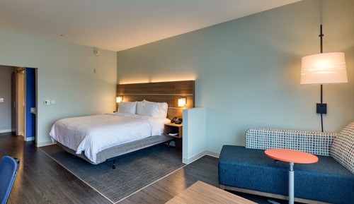 Suite, 1 King Bed, Mobility Accessible (Accessible Tub)