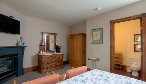Room, 1 King Bed, Non Smoking (Room # 4 upstairs)